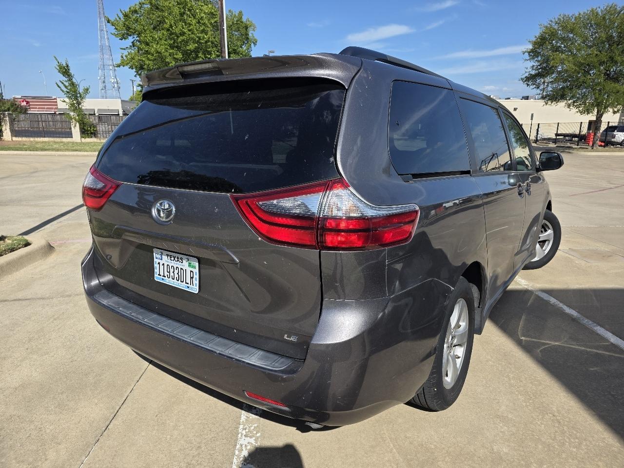 Toyota Sienna LE 8-Passenger 2020