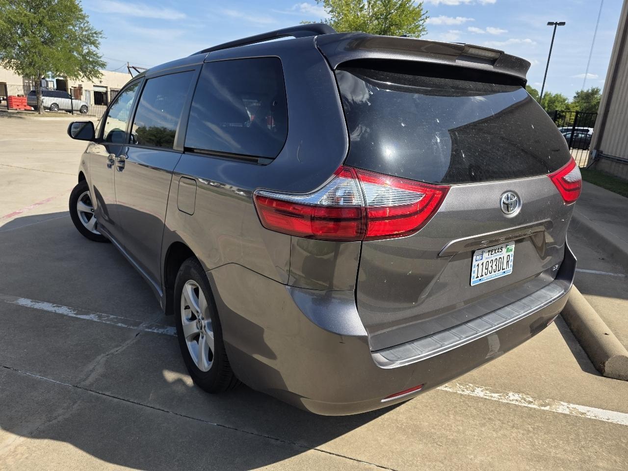 Toyota Sienna LE 8-Passenger 2020