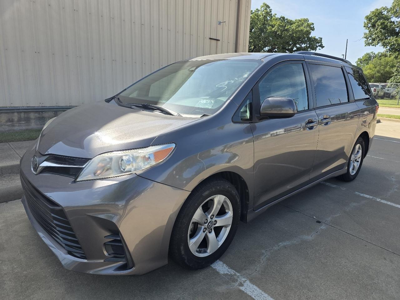 Toyota Sienna LE 8-Passenger 2020