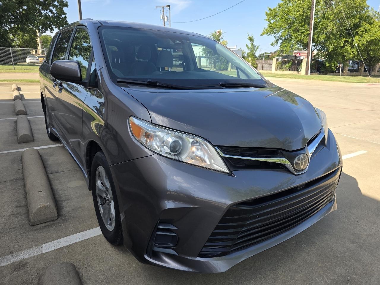Toyota Sienna LE 8-Passenger 2020