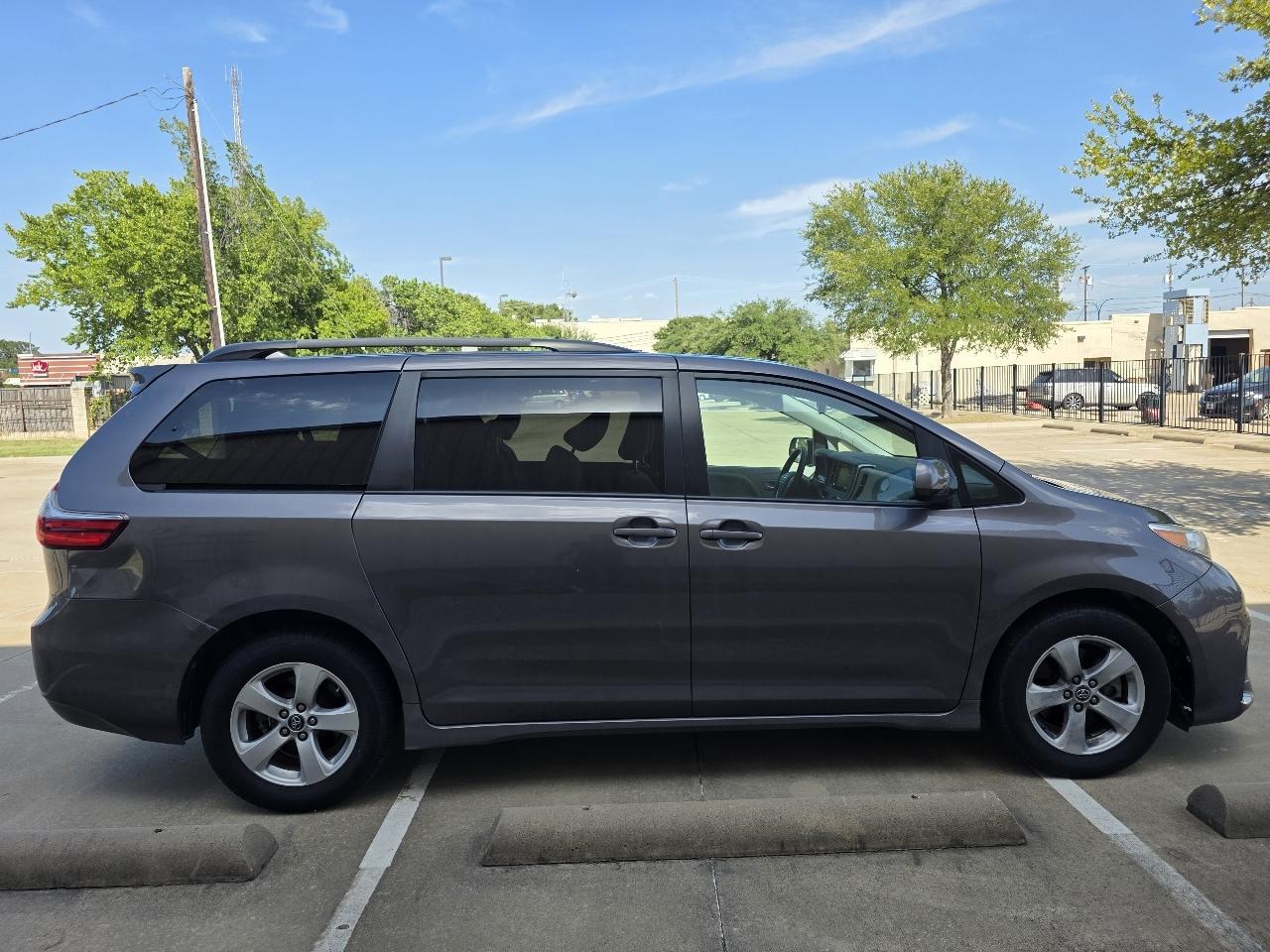 Toyota Sienna LE 8-Passenger 2020