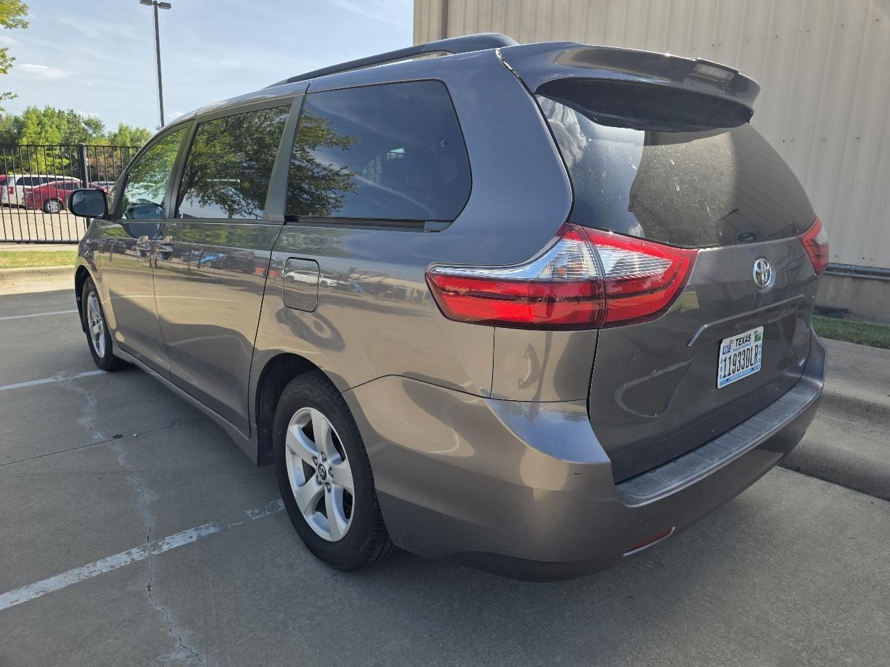Toyota Sienna LE 8-Passenger 2020