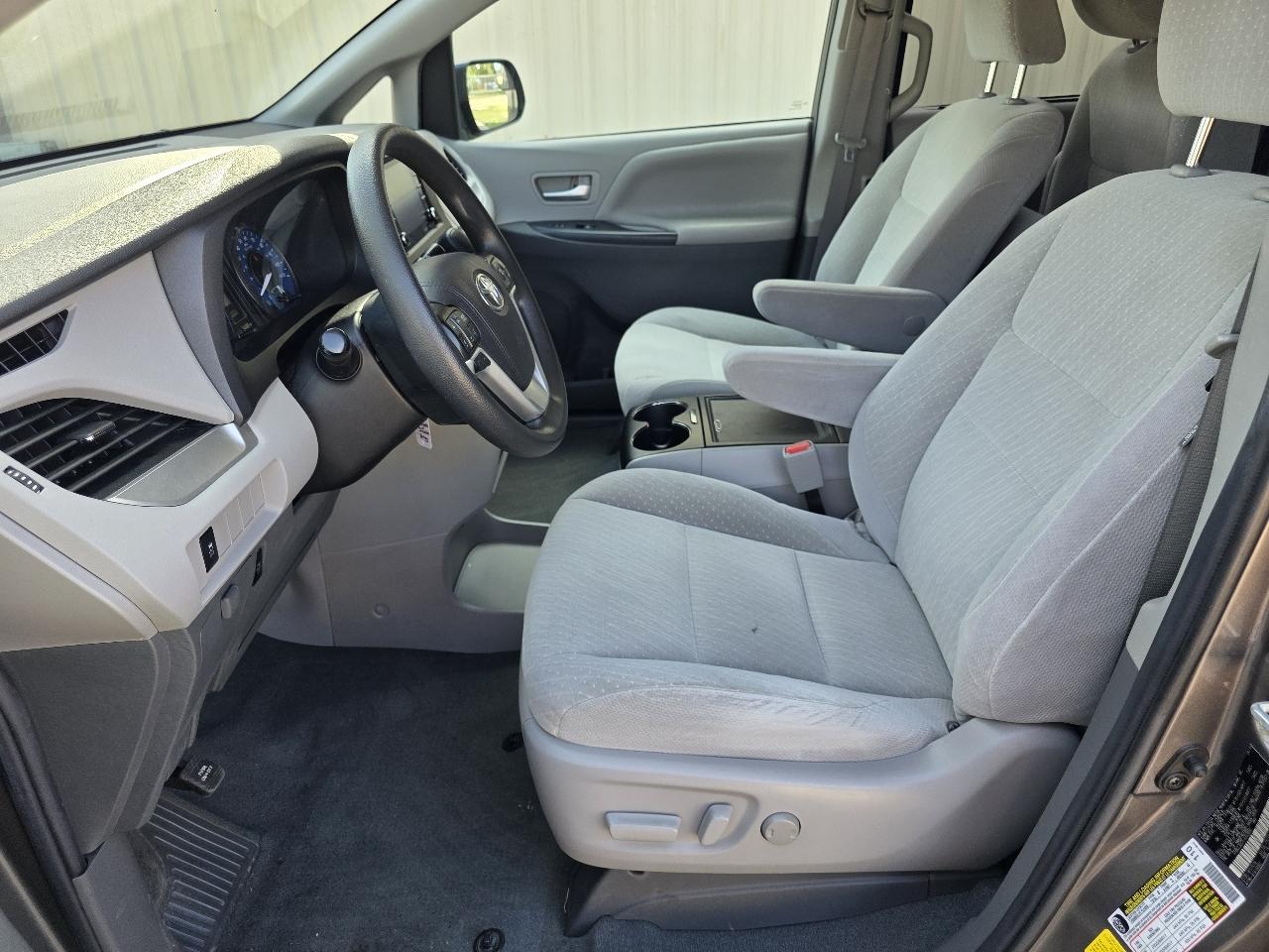 Toyota Sienna LE 8-Passenger 2020