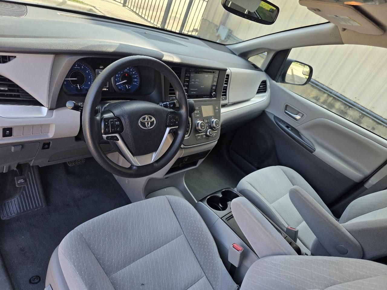 Toyota Sienna LE 8-Passenger 2020