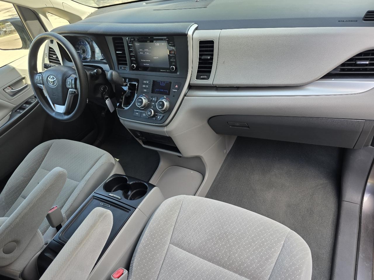 Toyota Sienna LE 8-Passenger 2020