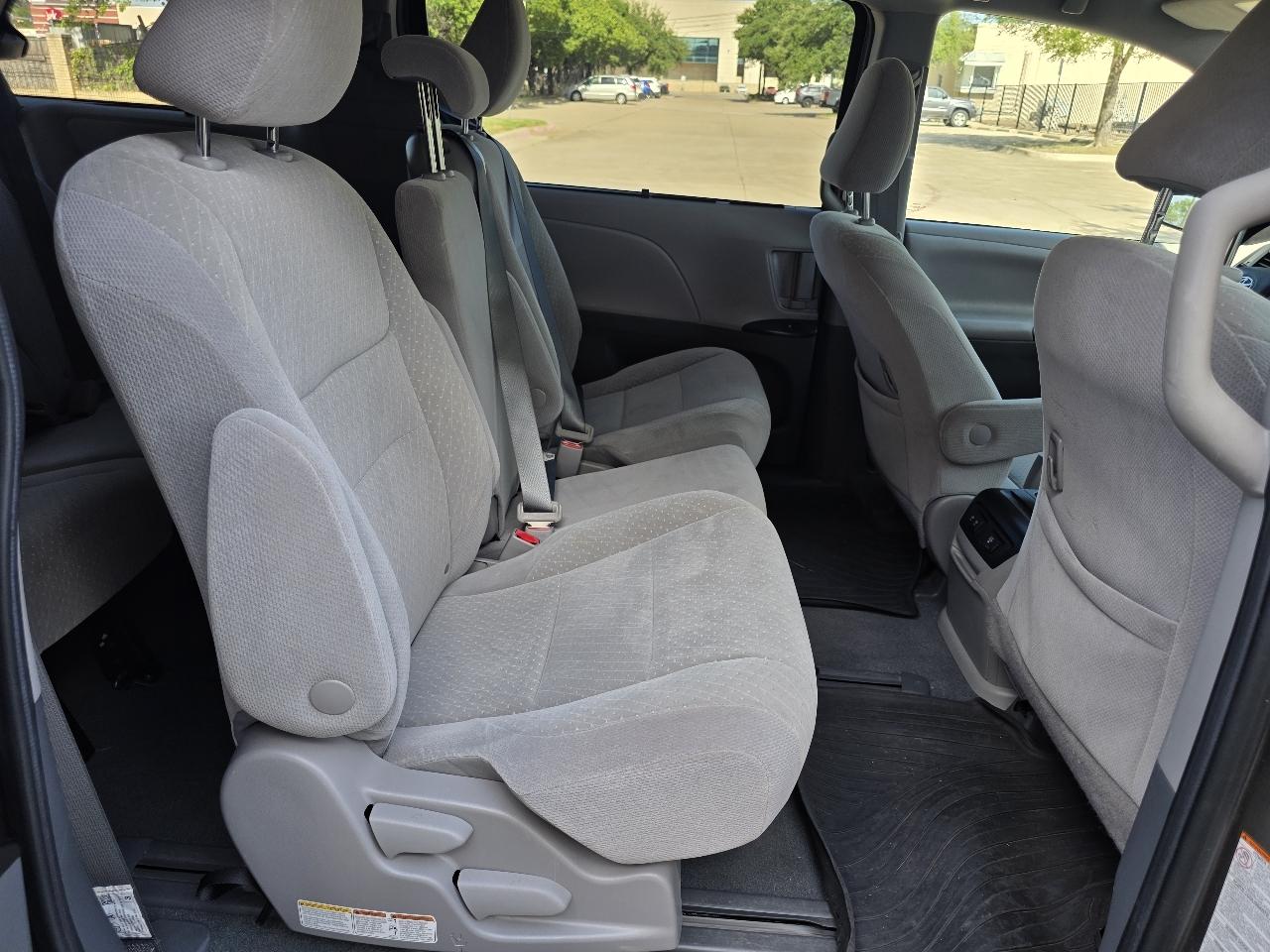 Toyota Sienna LE 8-Passenger 2020
