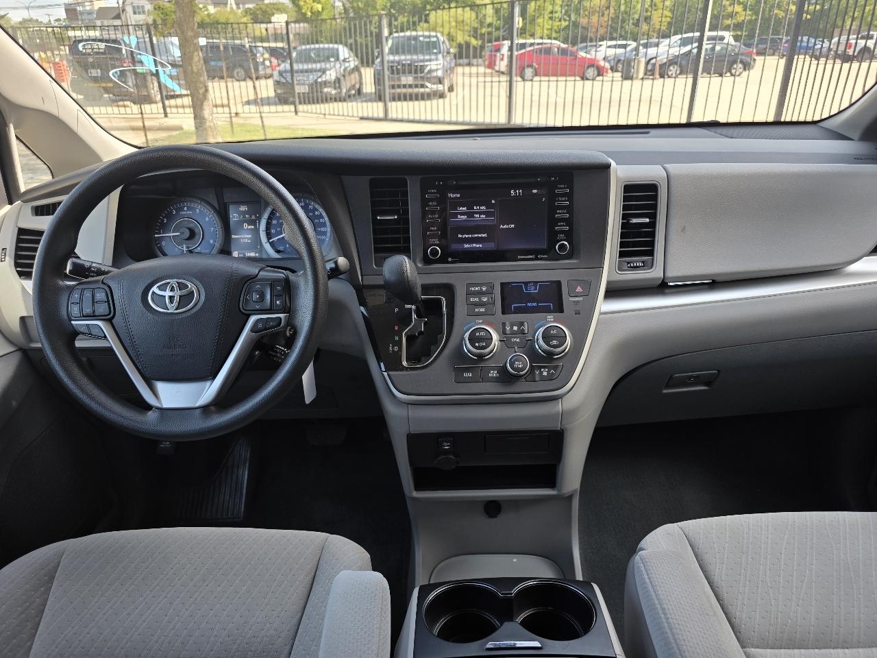 Toyota Sienna LE 8-Passenger 2020