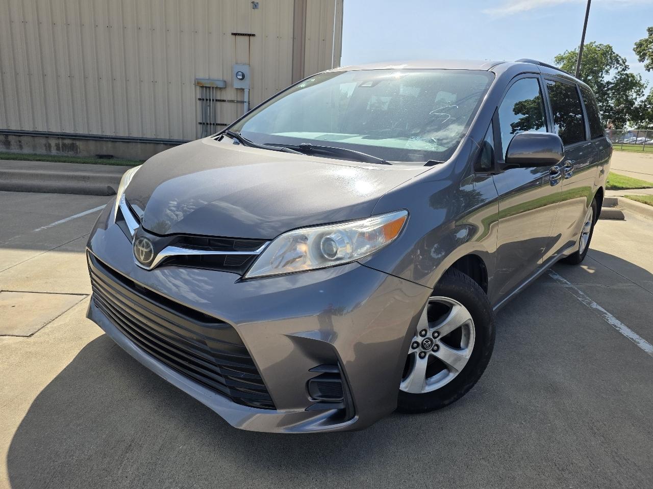 Toyota Sienna LE 8-Passenger 2020