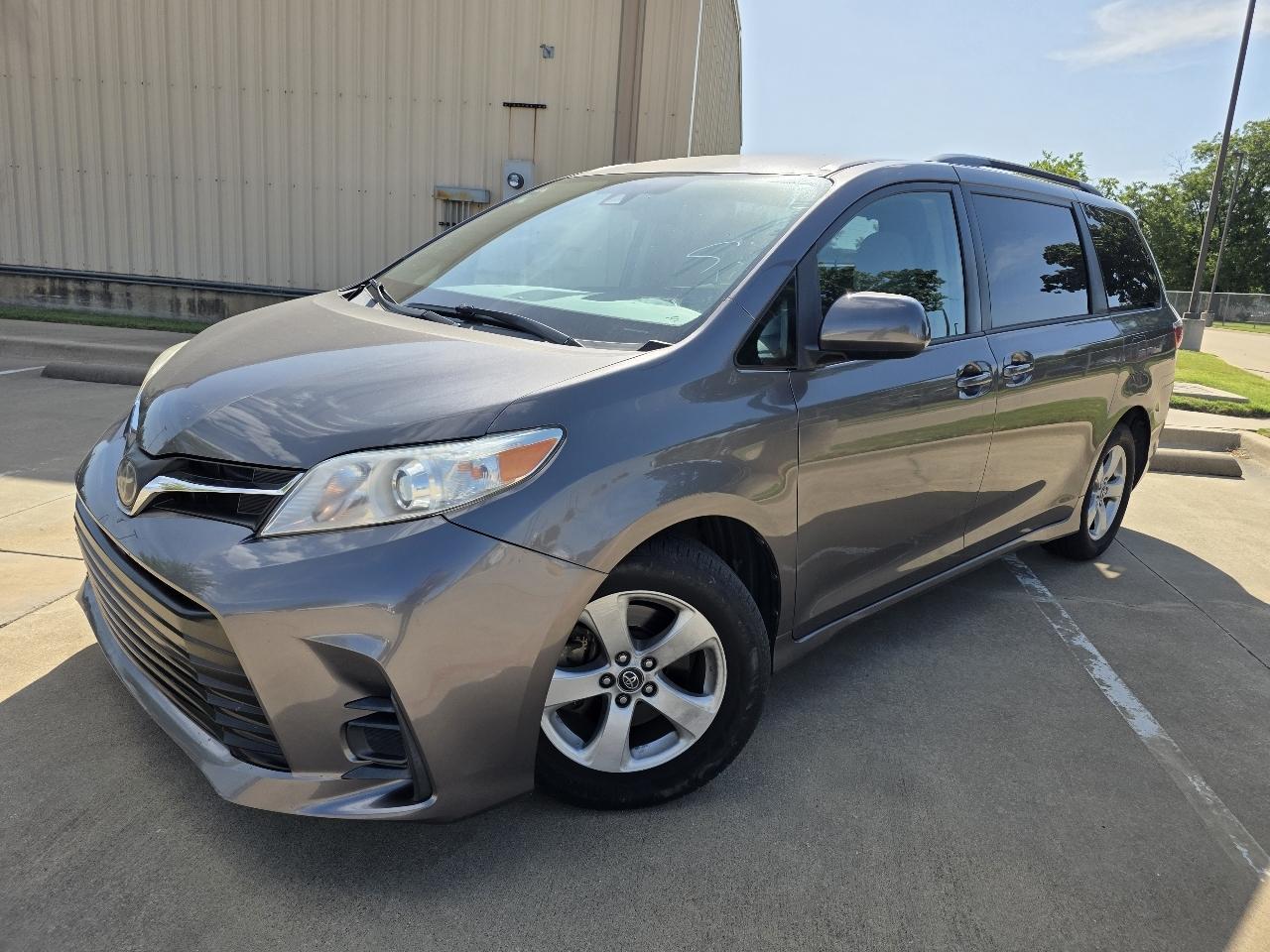 Toyota Sienna LE 8-Passenger 2020