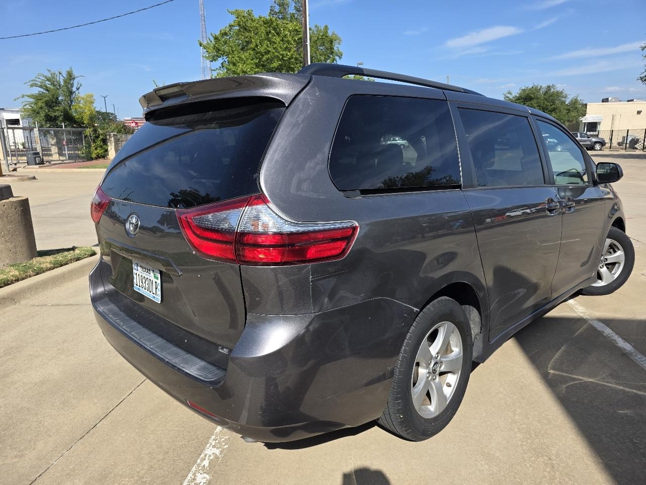 Toyota Sienna LE 8-Passenger 2020