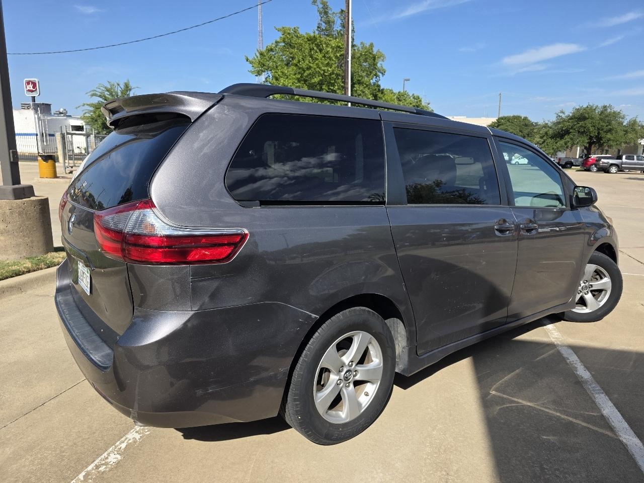 Toyota Sienna LE 8-Passenger 2020