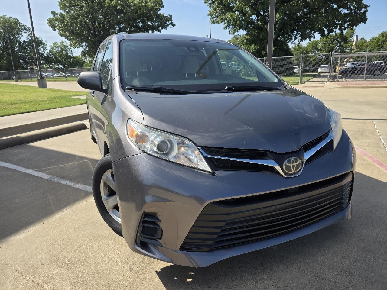 Toyota Sienna LE 8-Passenger 2020