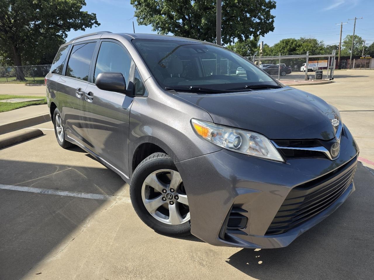 Toyota Sienna LE 8-Passenger 2020