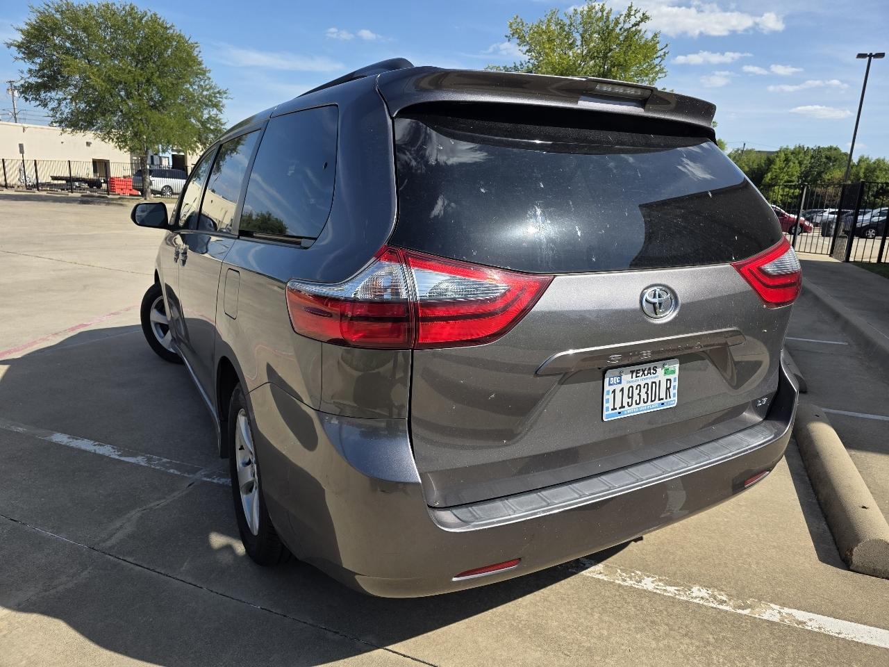 Toyota Sienna LE 8-Passenger 2020