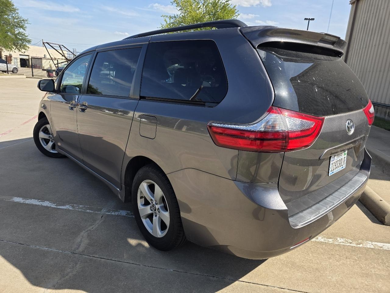 Toyota Sienna LE 8-Passenger 2020