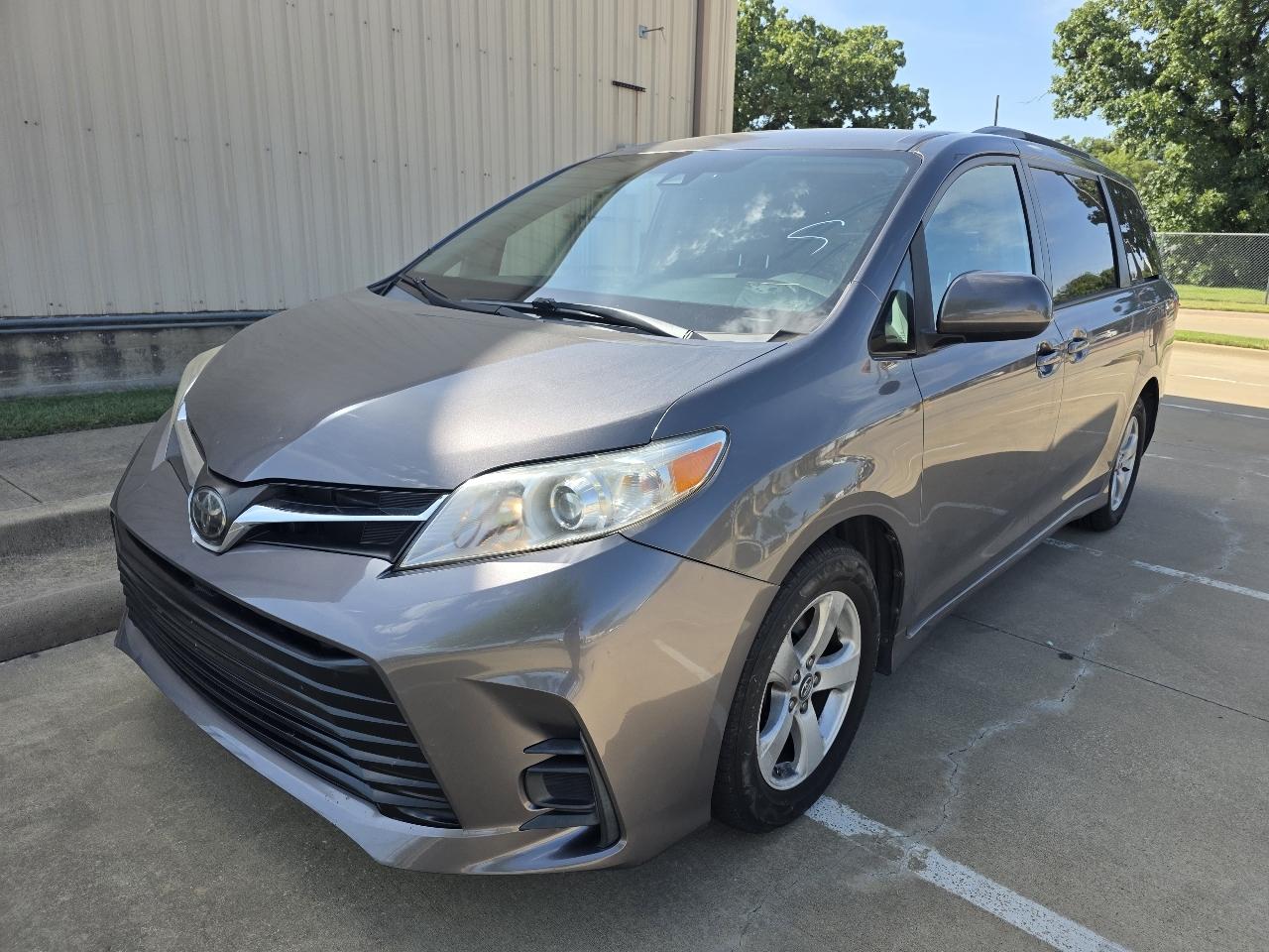 Toyota Sienna LE 8-Passenger 2020