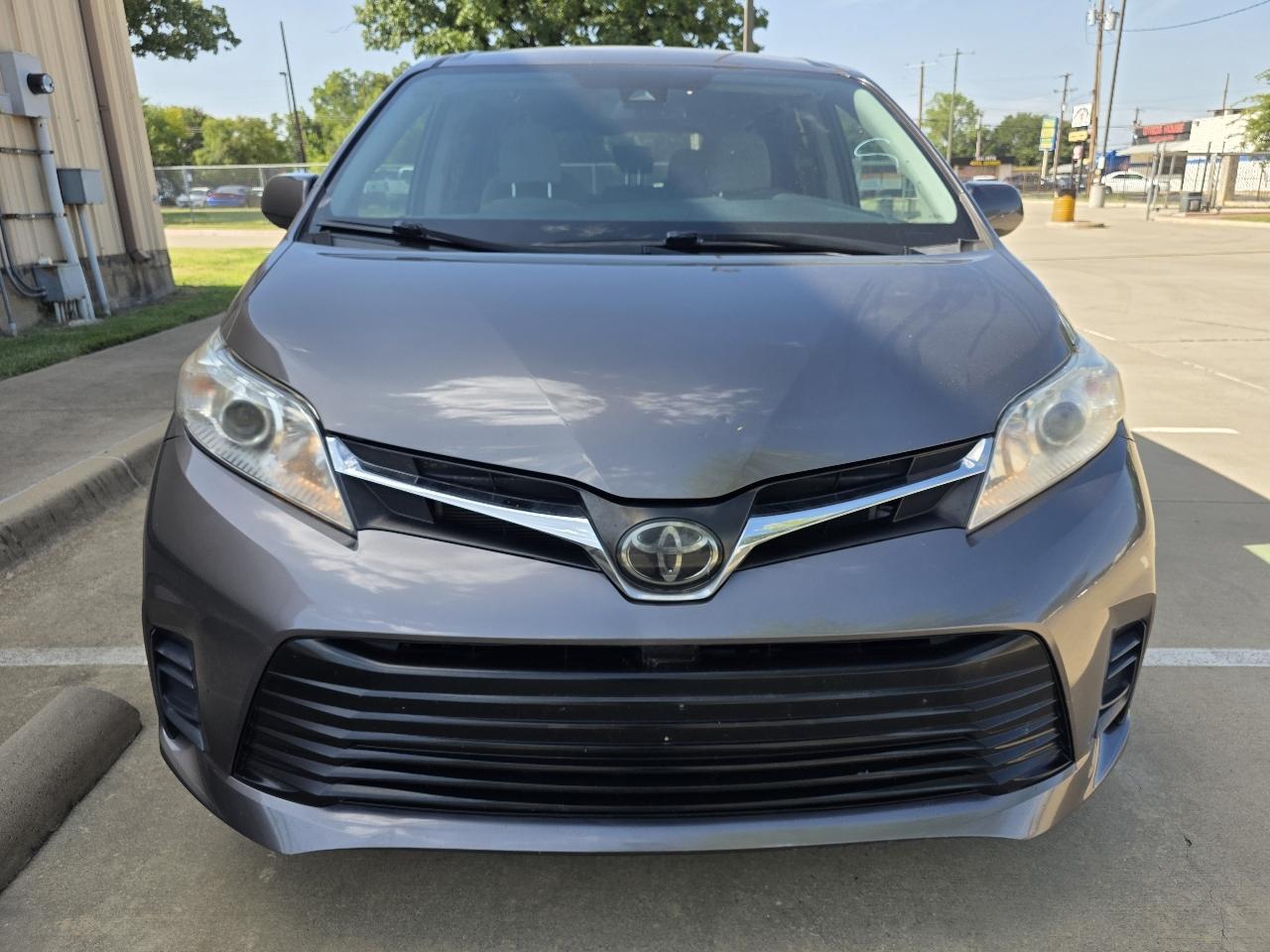 Toyota Sienna LE 8-Passenger 2020