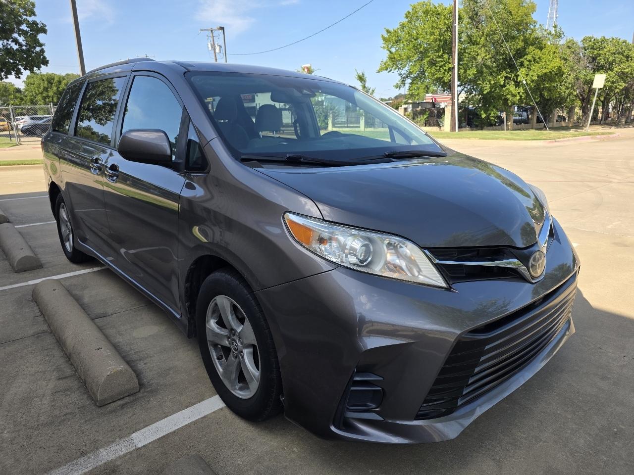 Toyota Sienna LE 8-Passenger 2020
