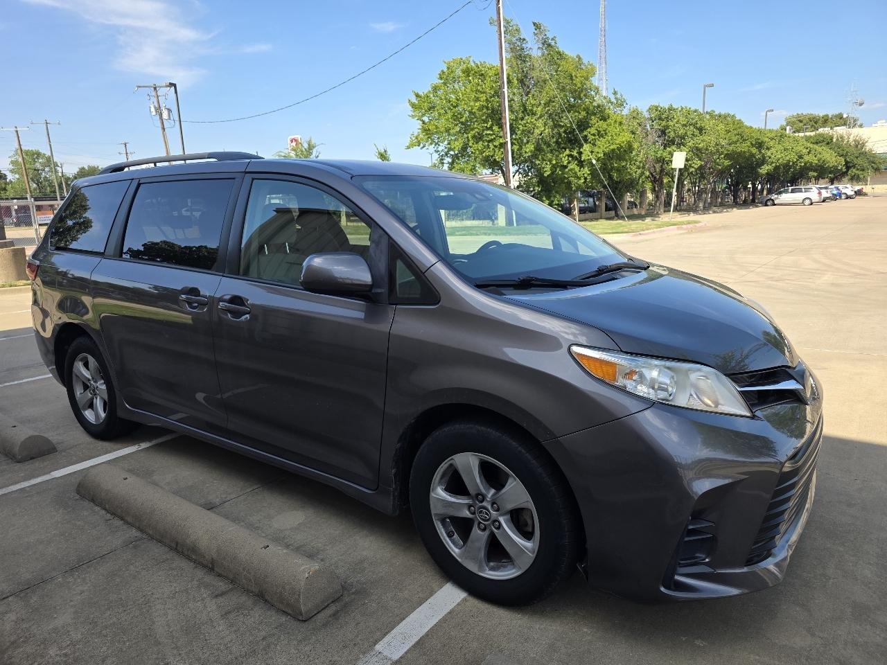Toyota Sienna LE 8-Passenger 2020