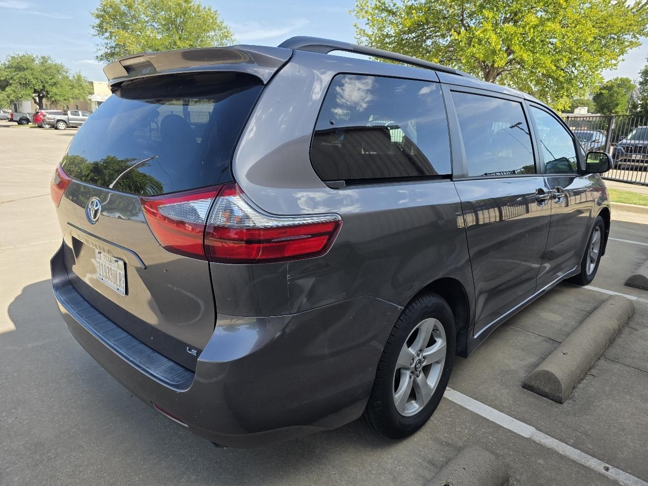 Toyota Sienna LE 8-Passenger 2020