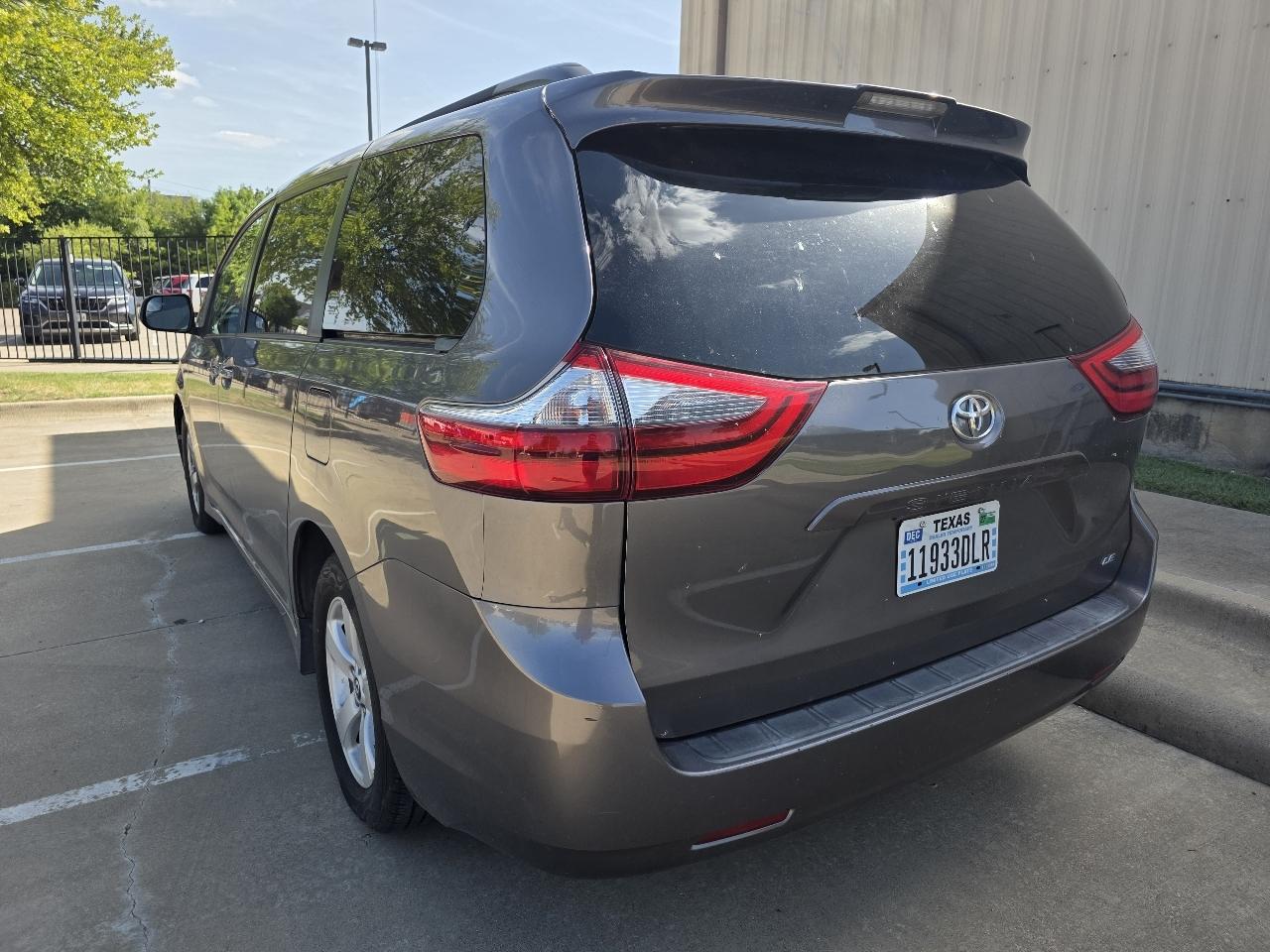 Toyota Sienna LE 8-Passenger 2020