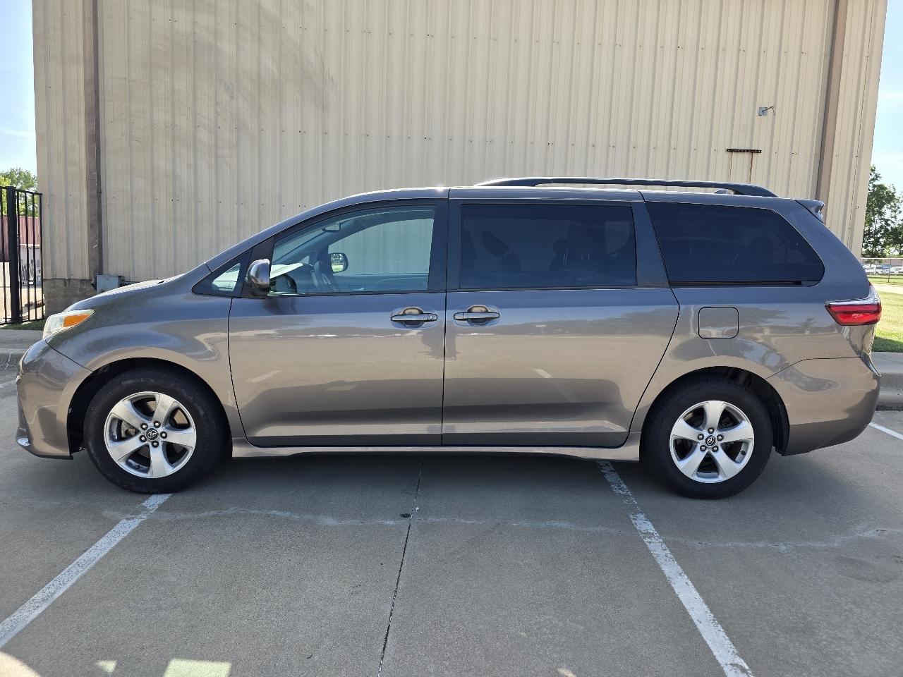 Toyota Sienna LE 8-Passenger 2020
