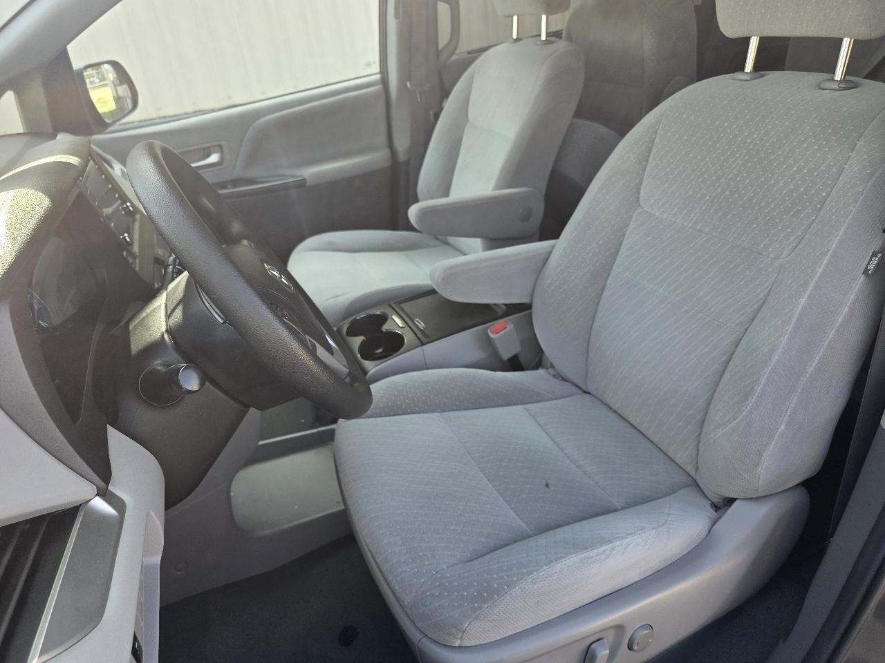 Toyota Sienna LE 8-Passenger 2020