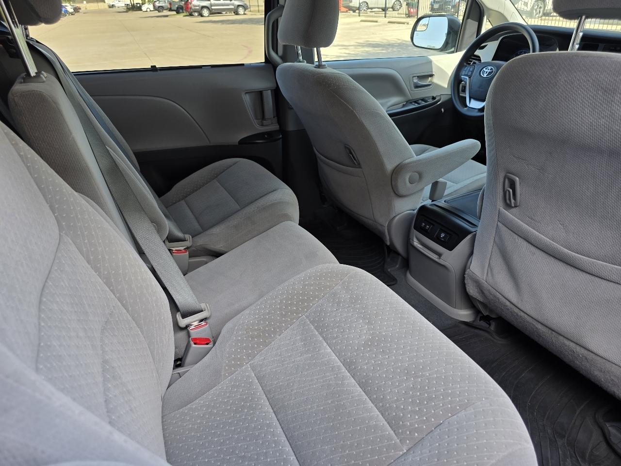 Toyota Sienna LE 8-Passenger 2020