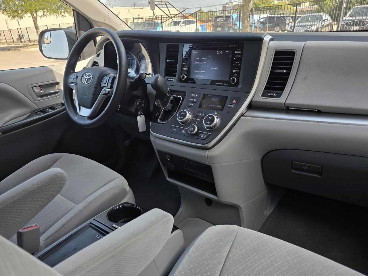 Toyota Sienna LE 8-Passenger 2020