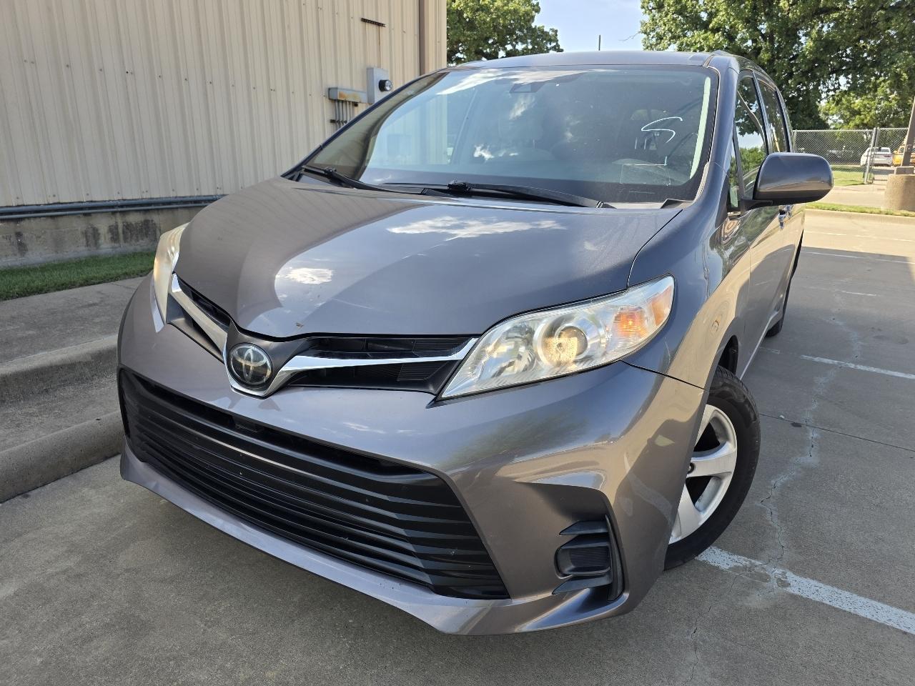 Toyota Sienna LE 8-Passenger 2020
