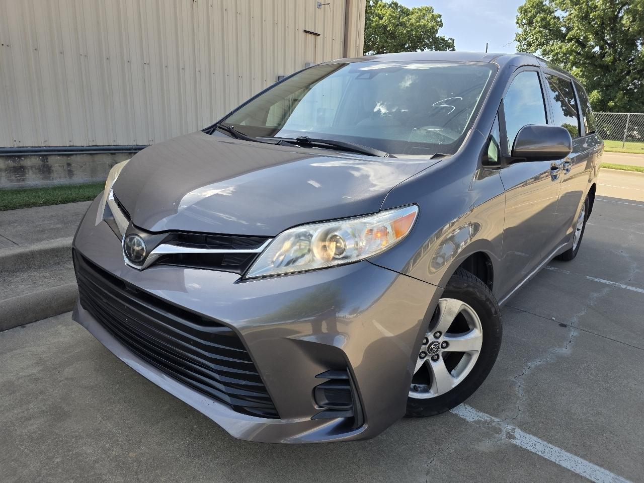 Toyota Sienna LE 8-Passenger 2020