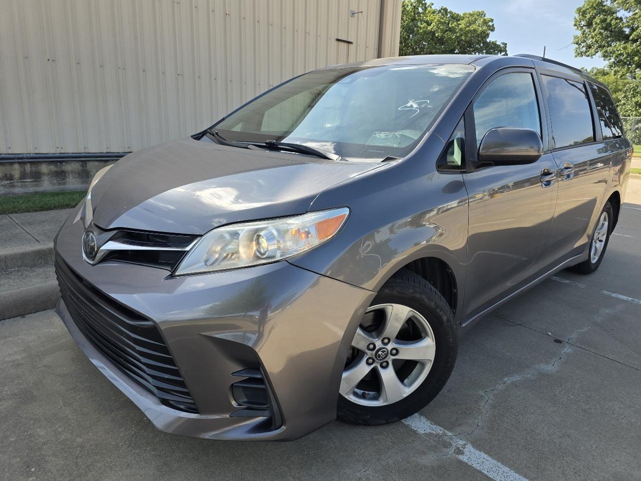 Toyota Sienna LE 8-Passenger 2020