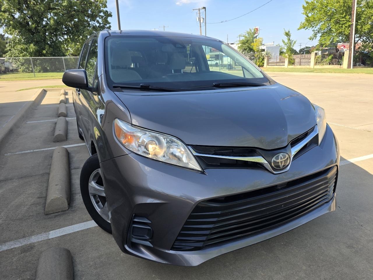 Toyota Sienna LE 8-Passenger 2020