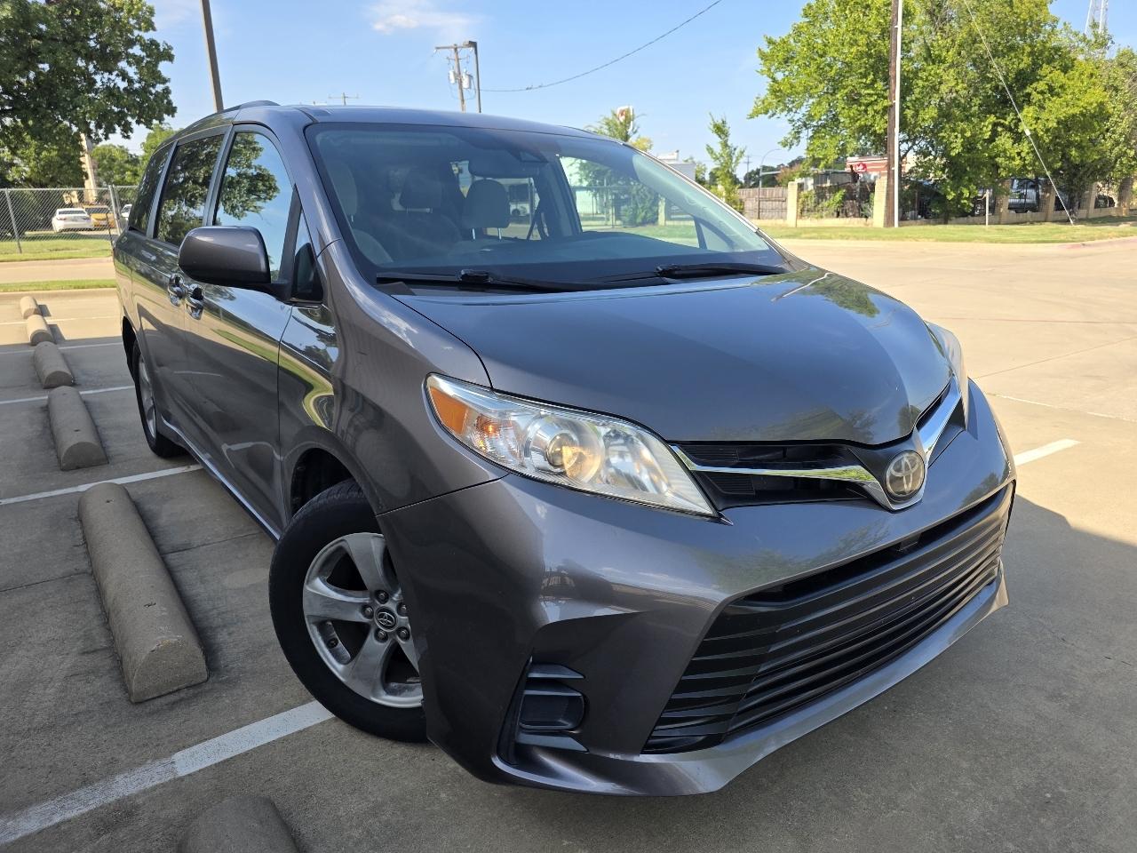 Toyota Sienna LE 8-Passenger 2020