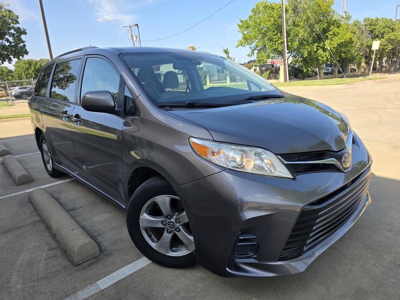 Toyota Sienna LE 8-Passenger 2020