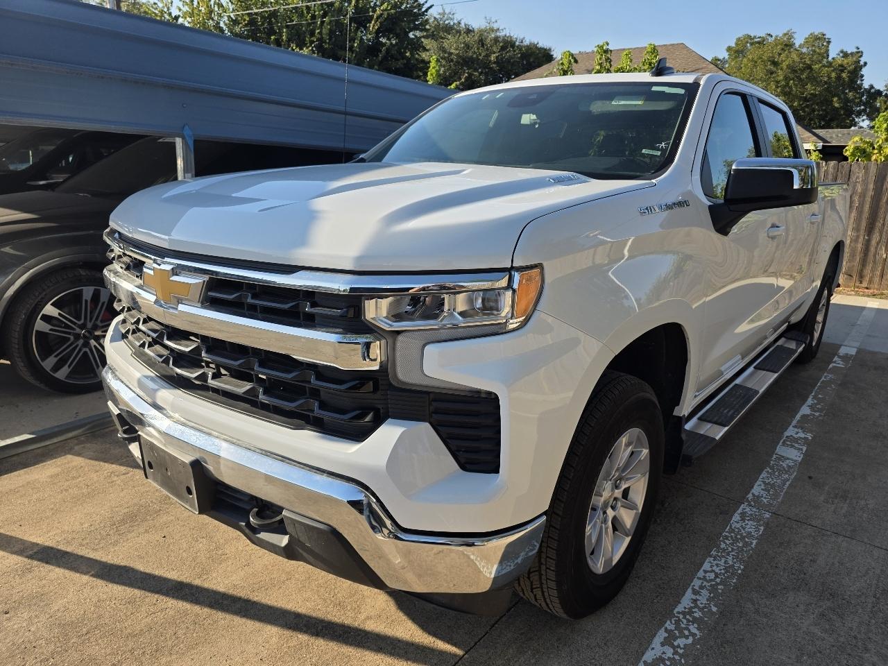 Chevrolet Silverado photo 3
