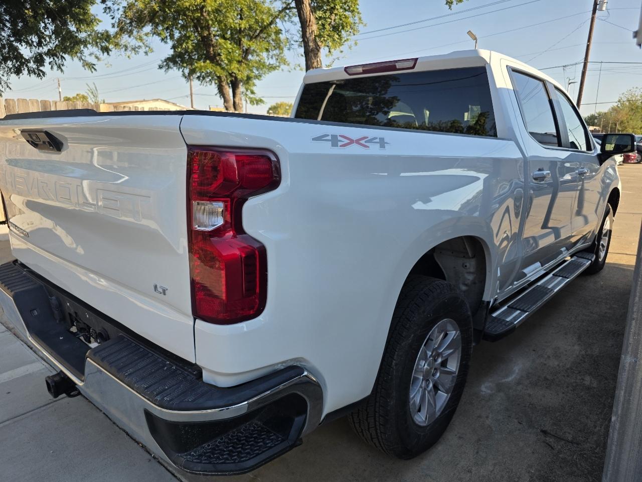 Chevrolet Silverado photo 11
