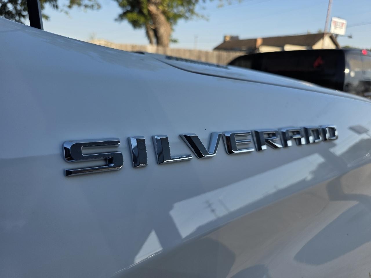 Chevrolet Silverado photo 16