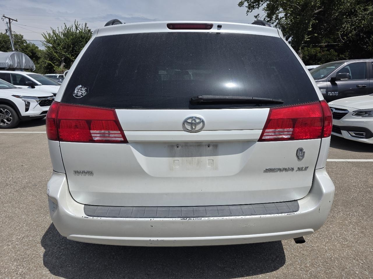 Toyota Sienna XLE 2004