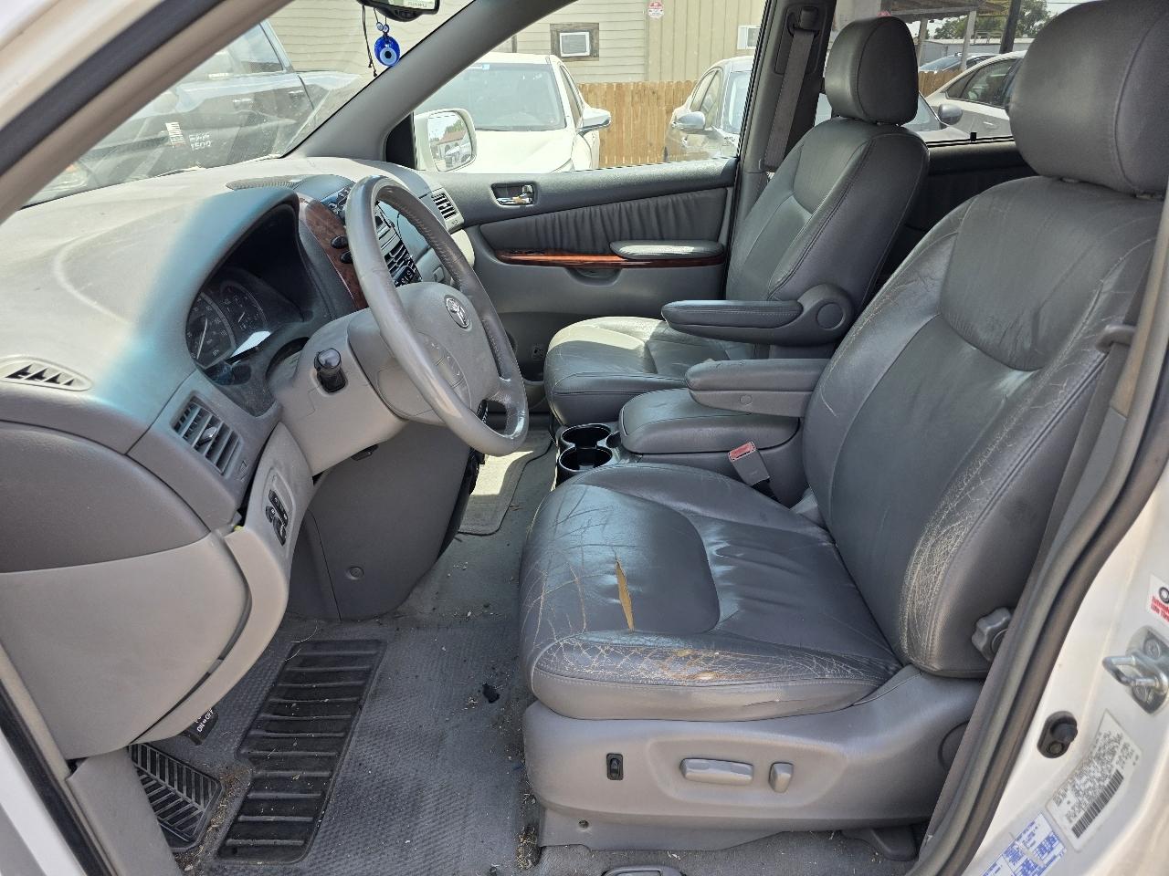Toyota Sienna XLE 2004