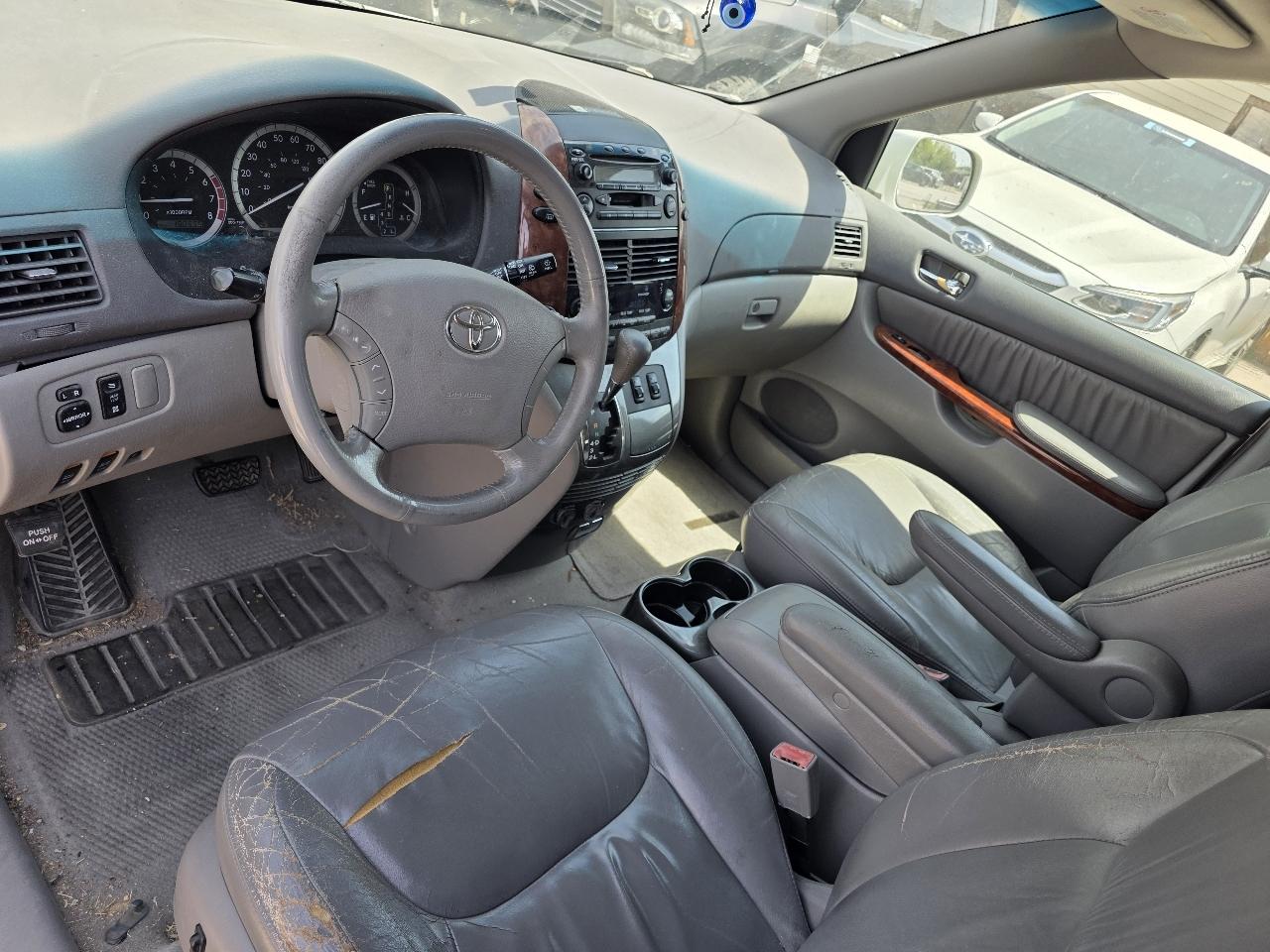 Toyota Sienna XLE 2004