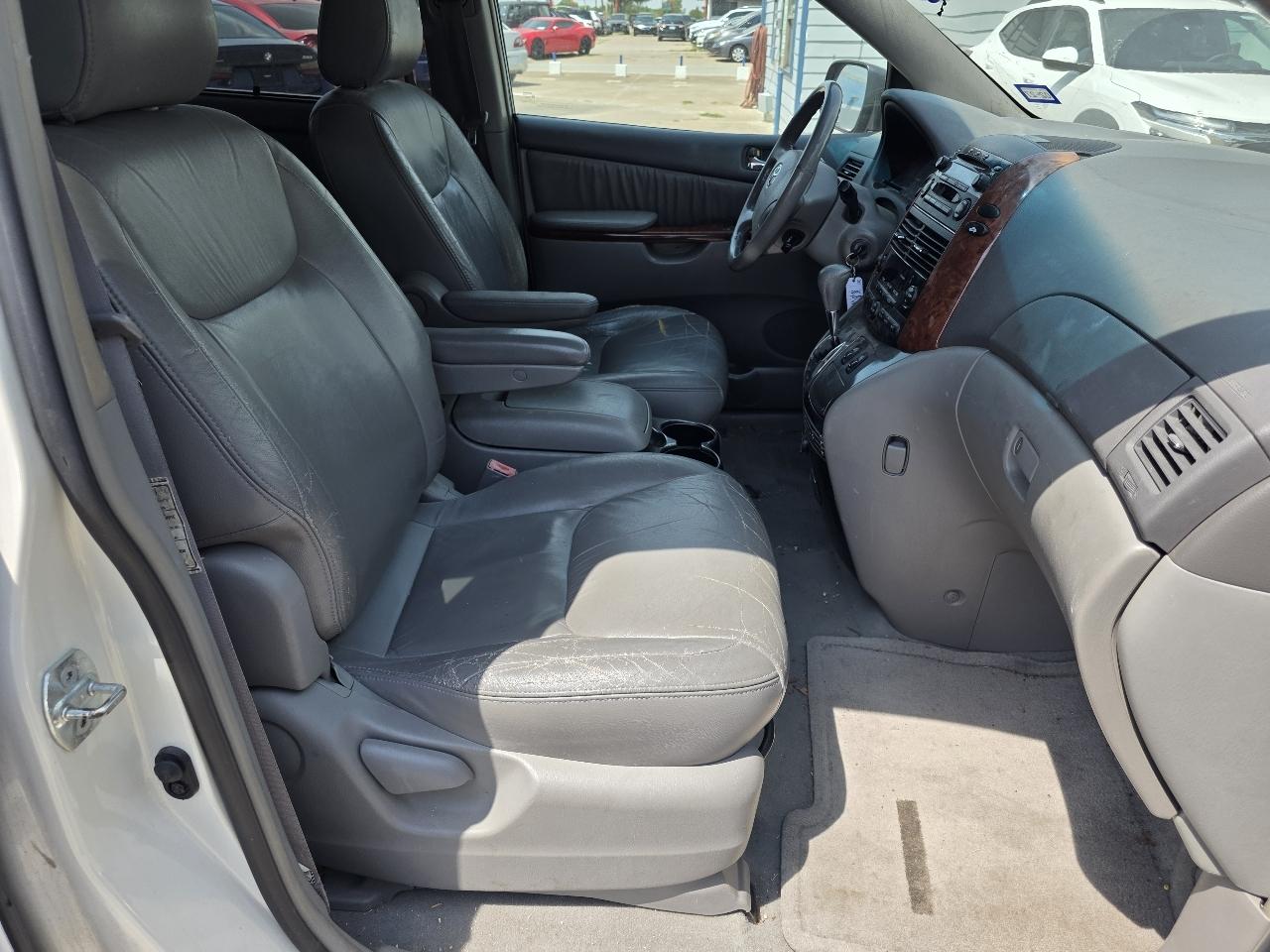 Toyota Sienna XLE 2004