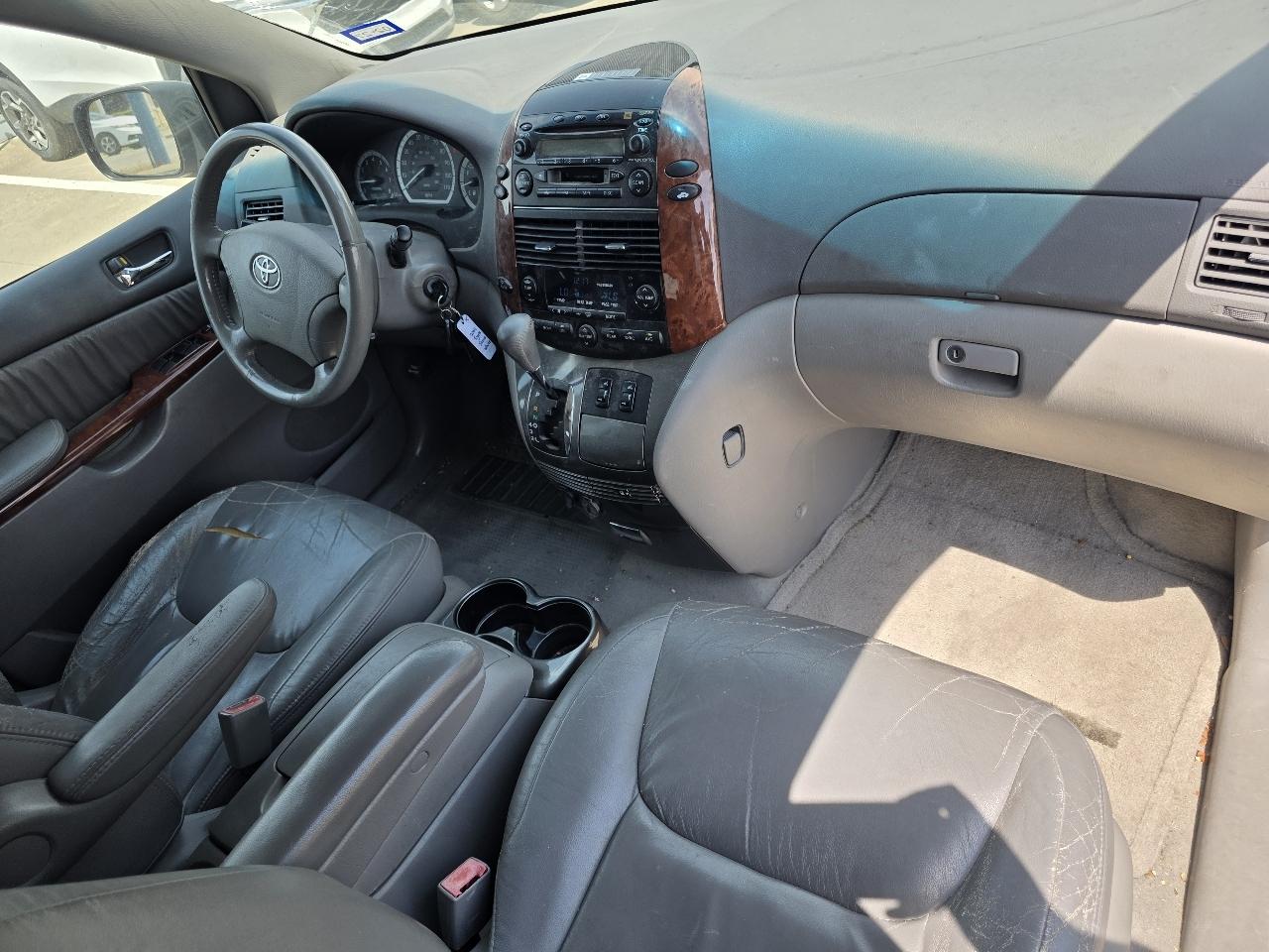 Toyota Sienna XLE 2004