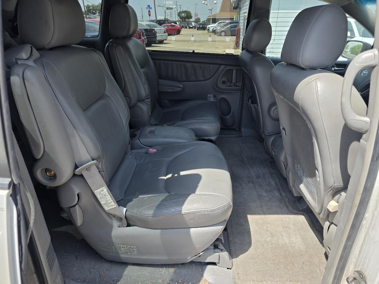 Toyota Sienna XLE 2004