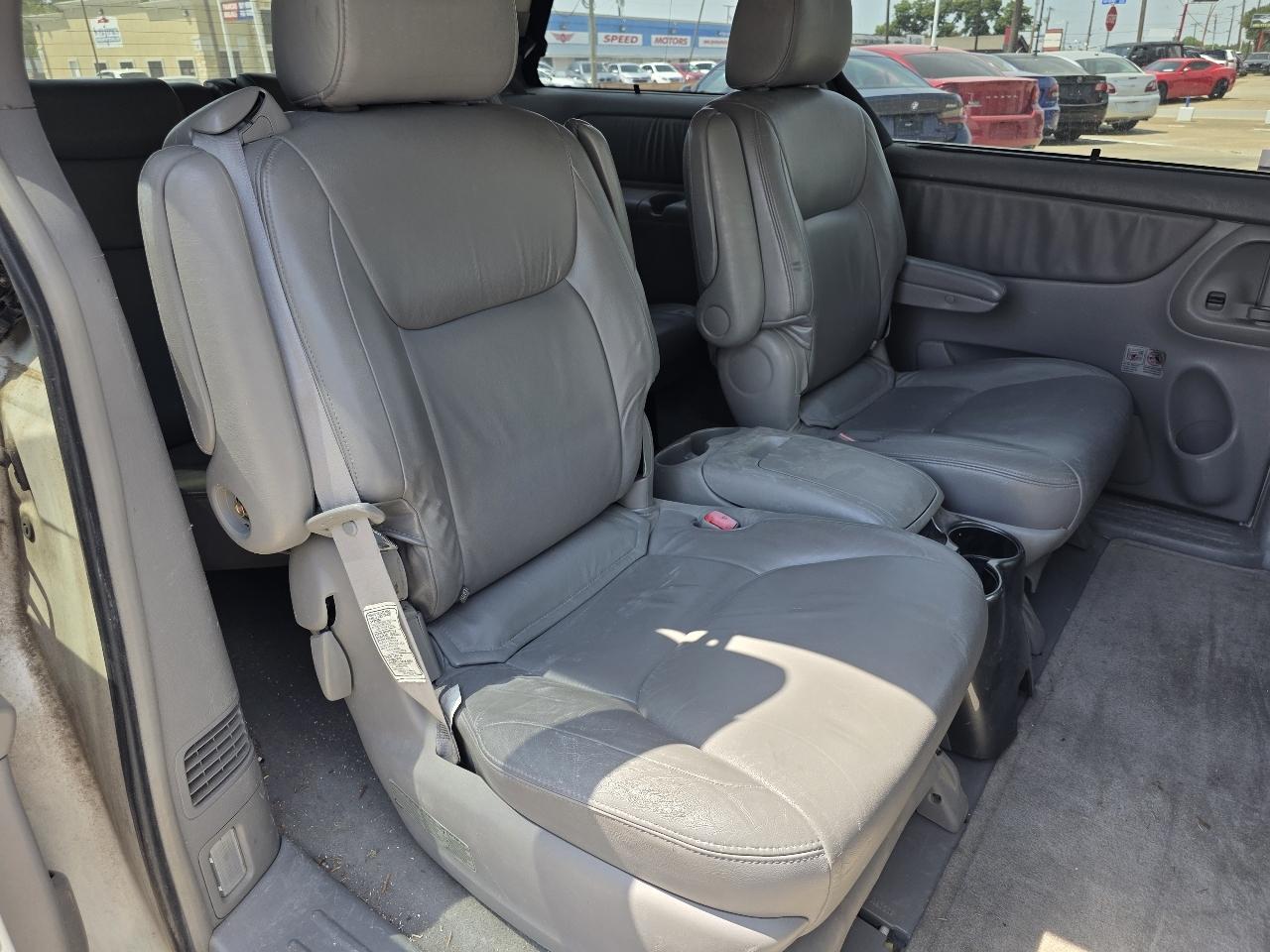 Toyota Sienna XLE 2004