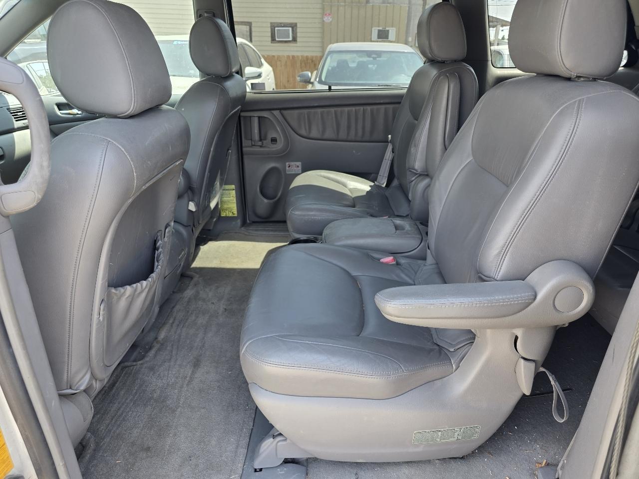 Toyota Sienna XLE 2004