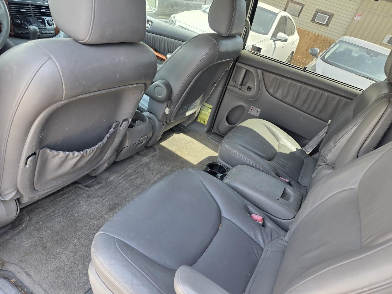 Toyota Sienna XLE 2004