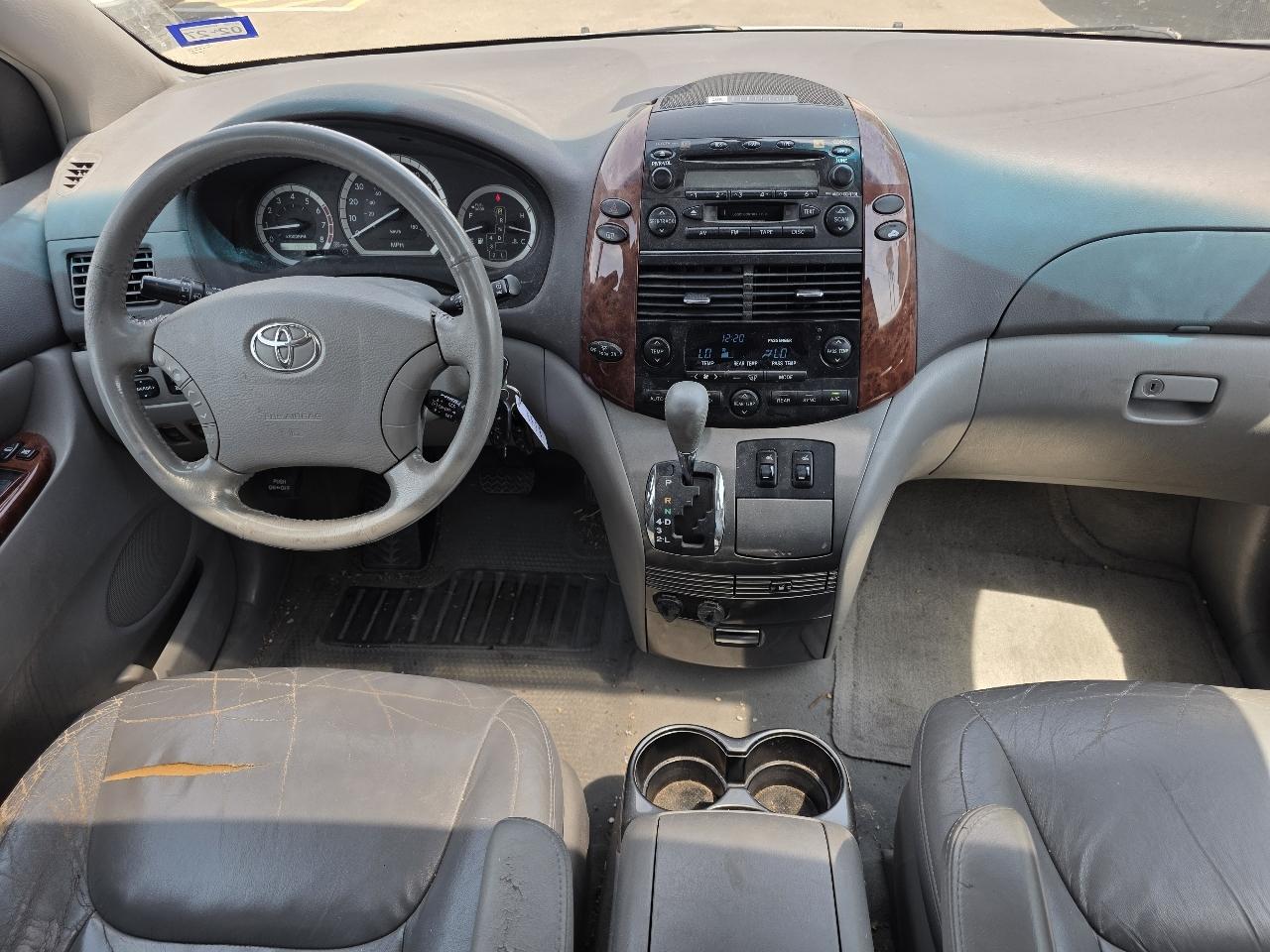 Toyota Sienna XLE 2004
