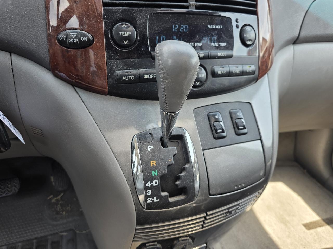 Toyota Sienna XLE 2004