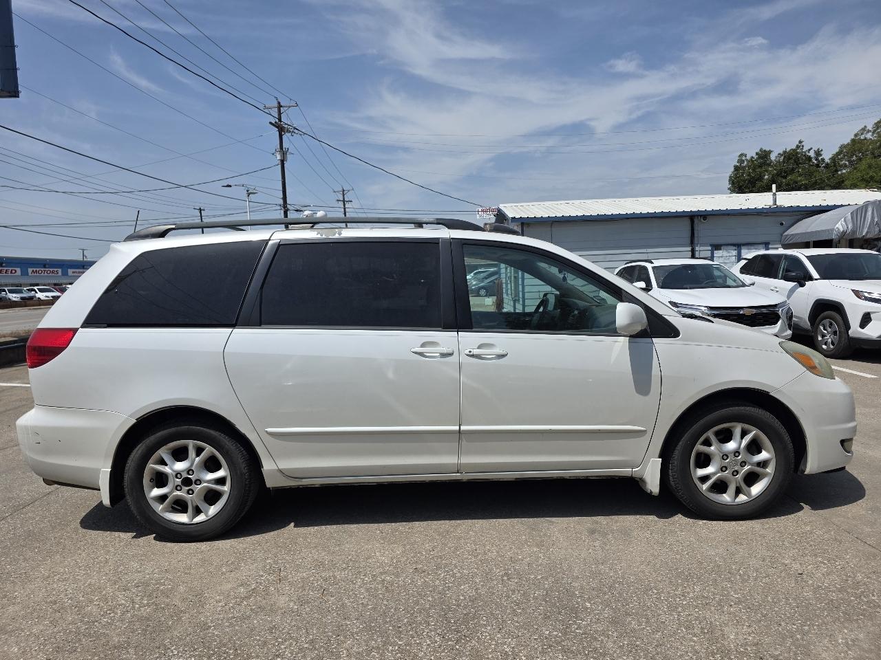 Toyota Sienna XLE 2004